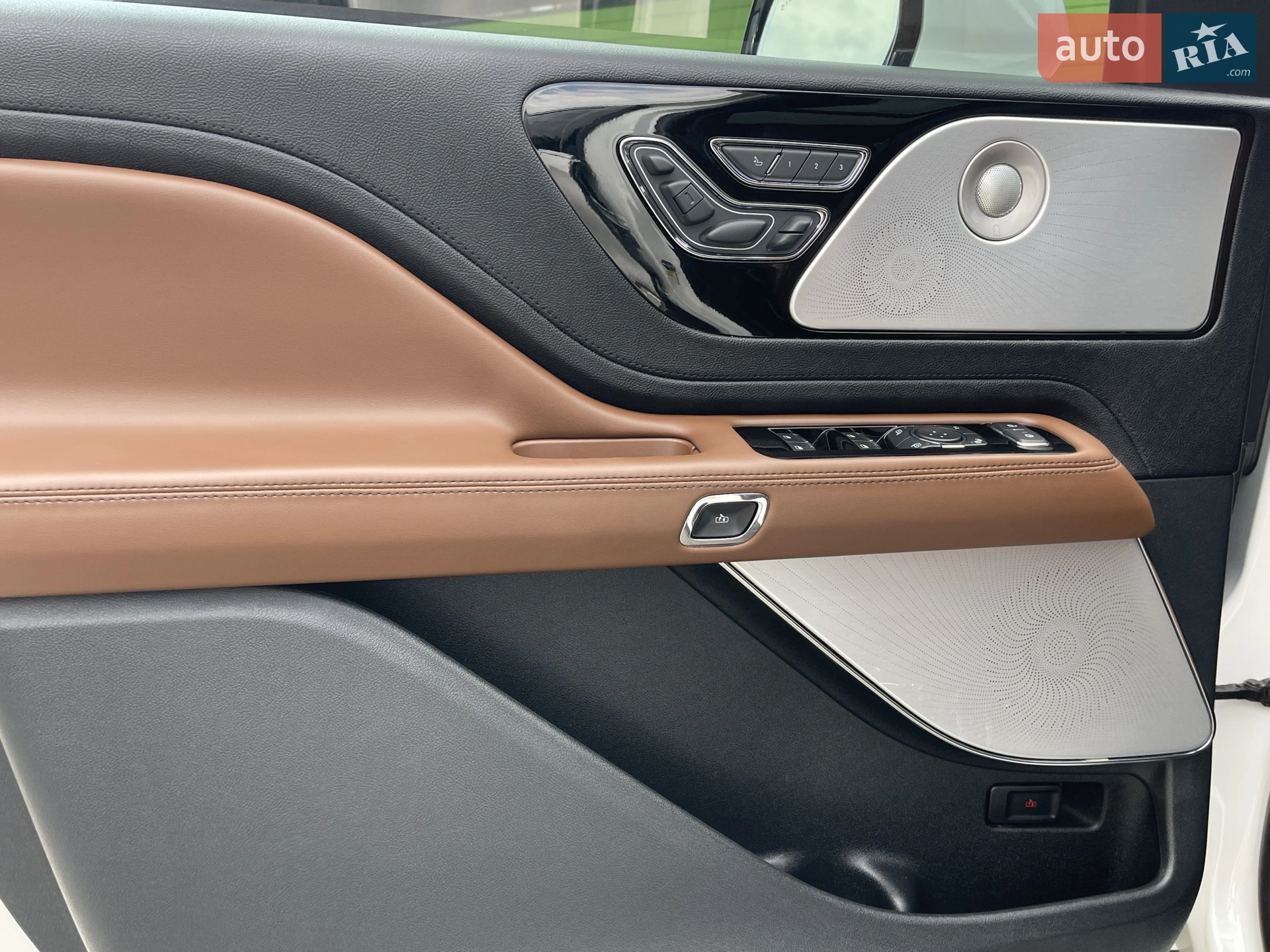 2020 Lincoln Aviator - мініатюра 25