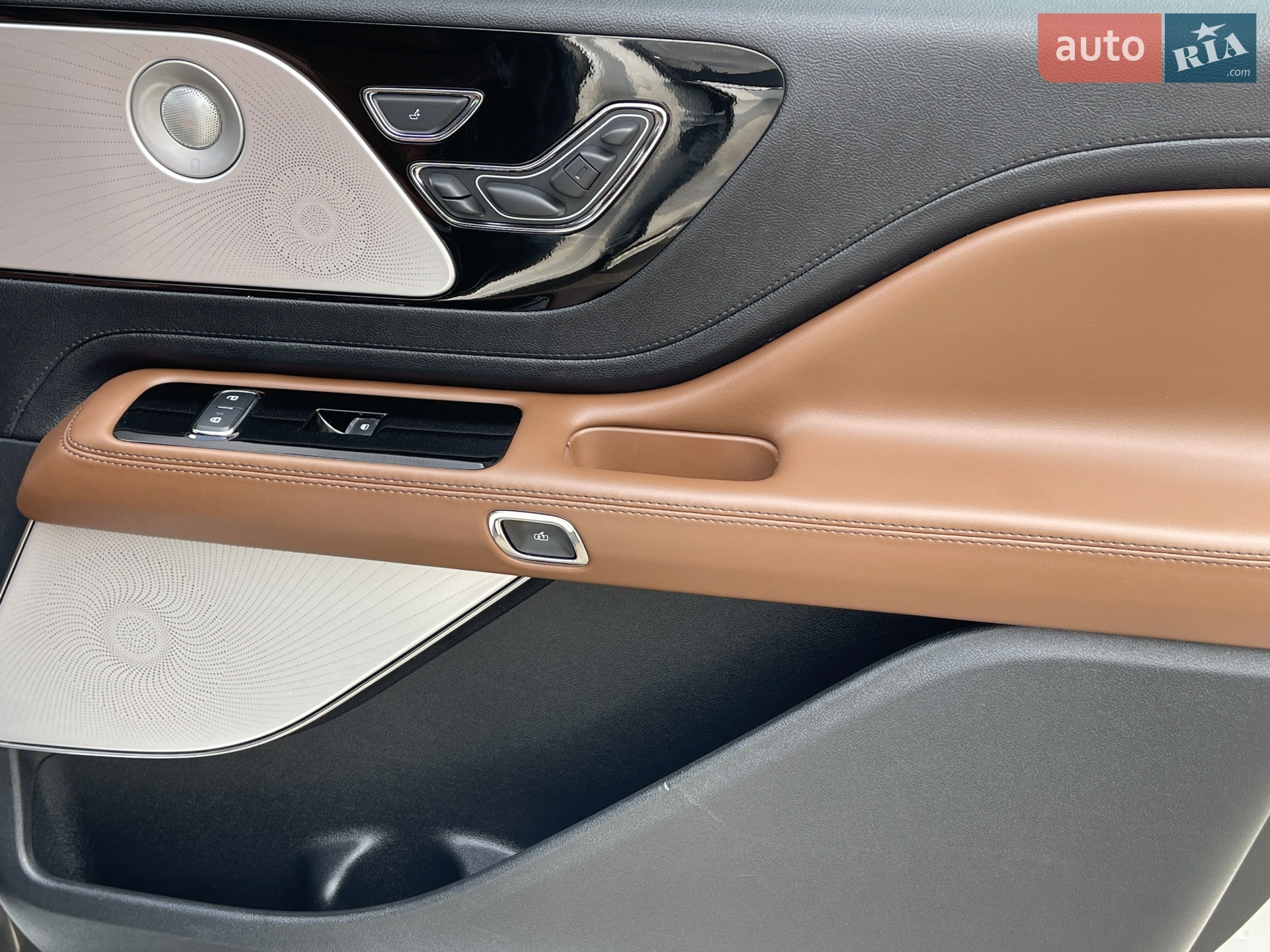 2020 Lincoln Aviator - мініатюра 41