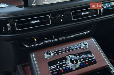 Внедорожник / Кроссовер Lincoln Aviator 2023 в 