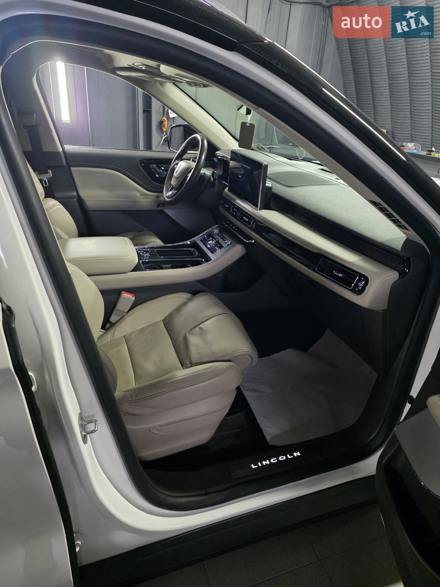 2020 Lincoln Aviator - мініатюра 12