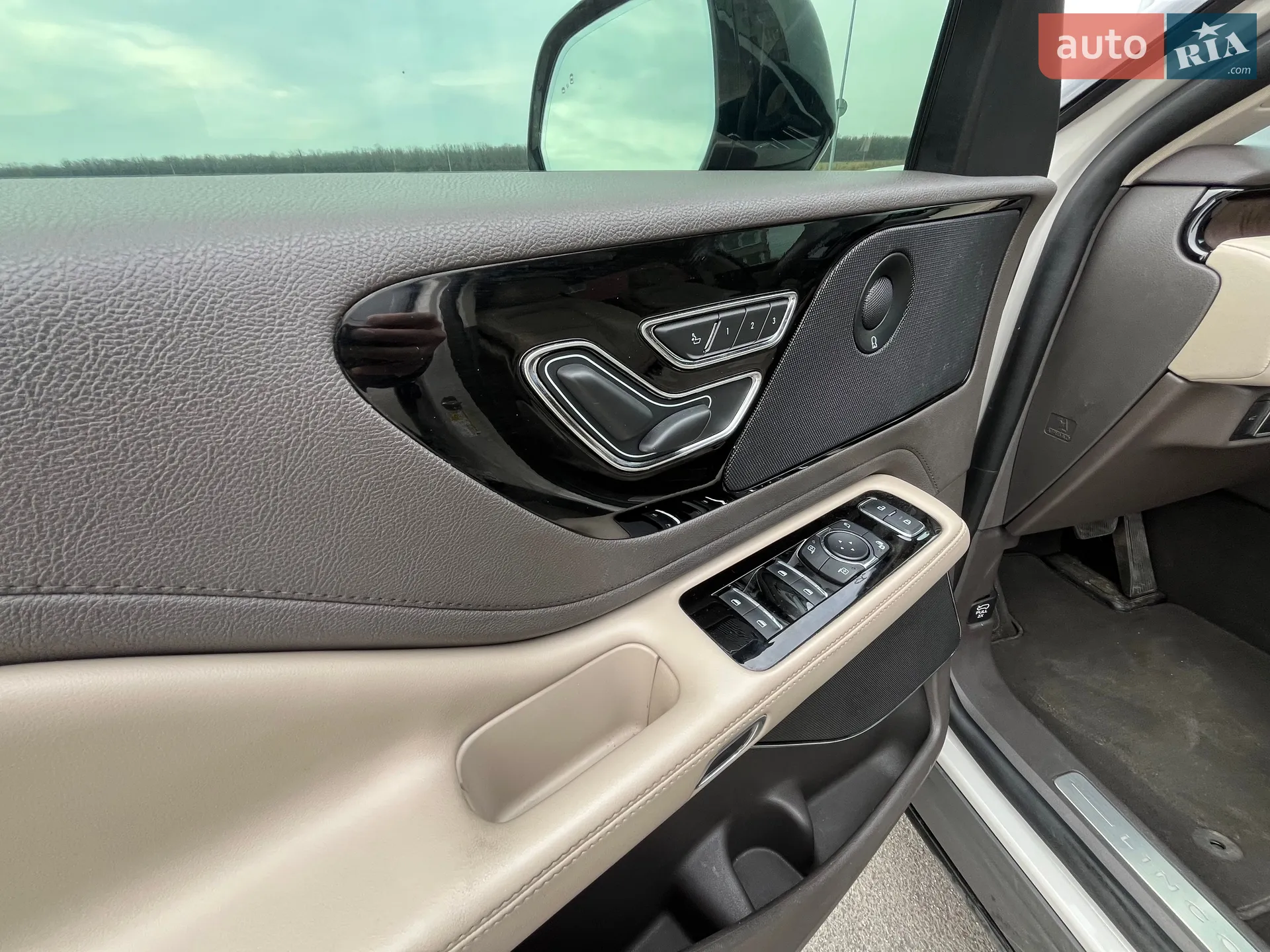 2020 Lincoln Aviator - мініатюра 30