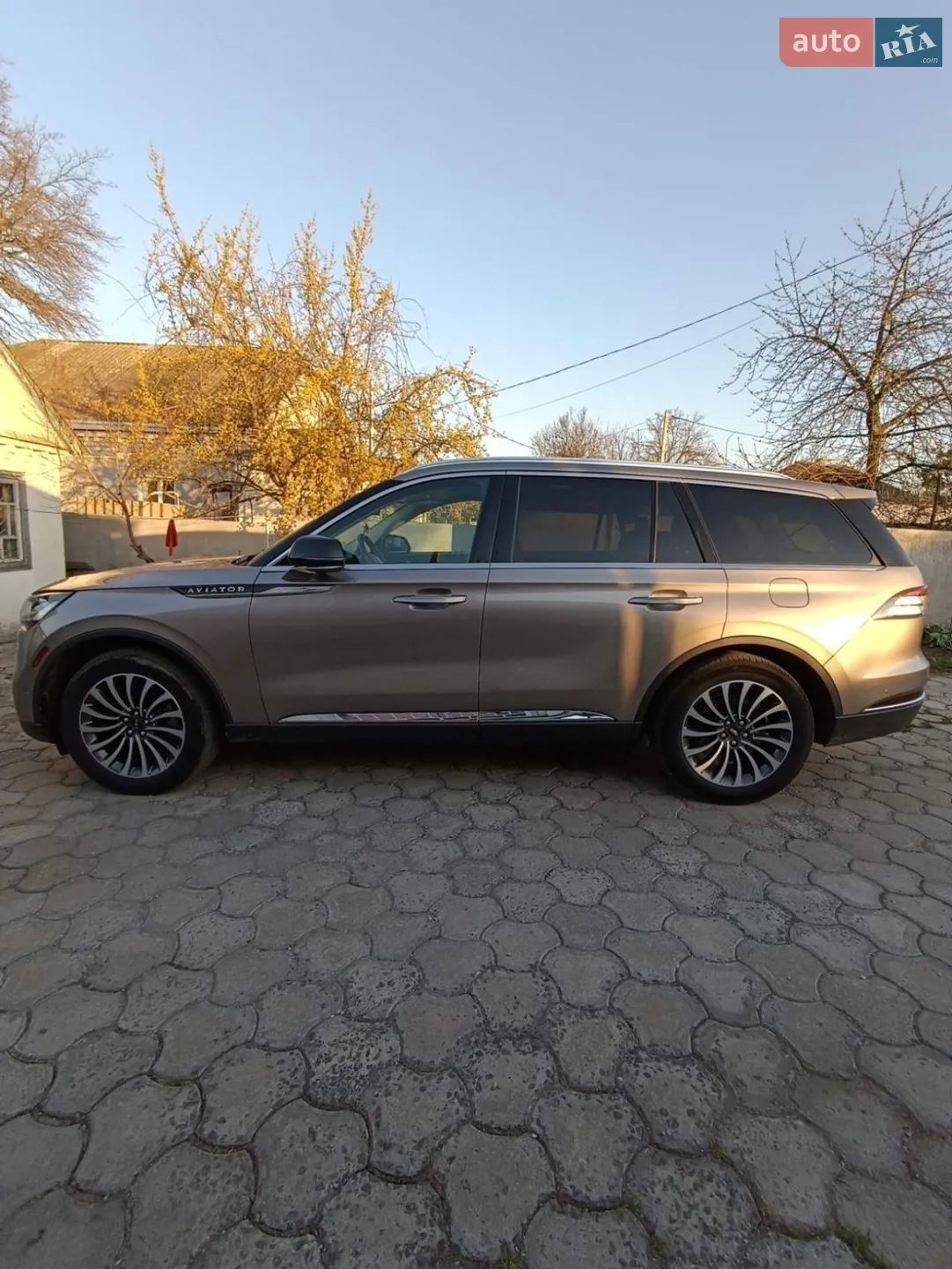 2019 Lincoln Aviator - мініатюра 3