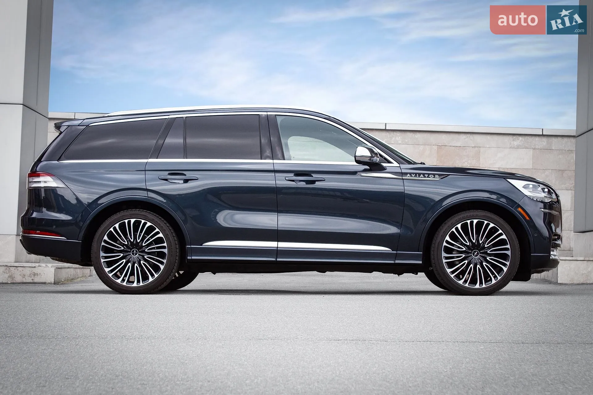 2020 Lincoln Aviator - мініатюра 2