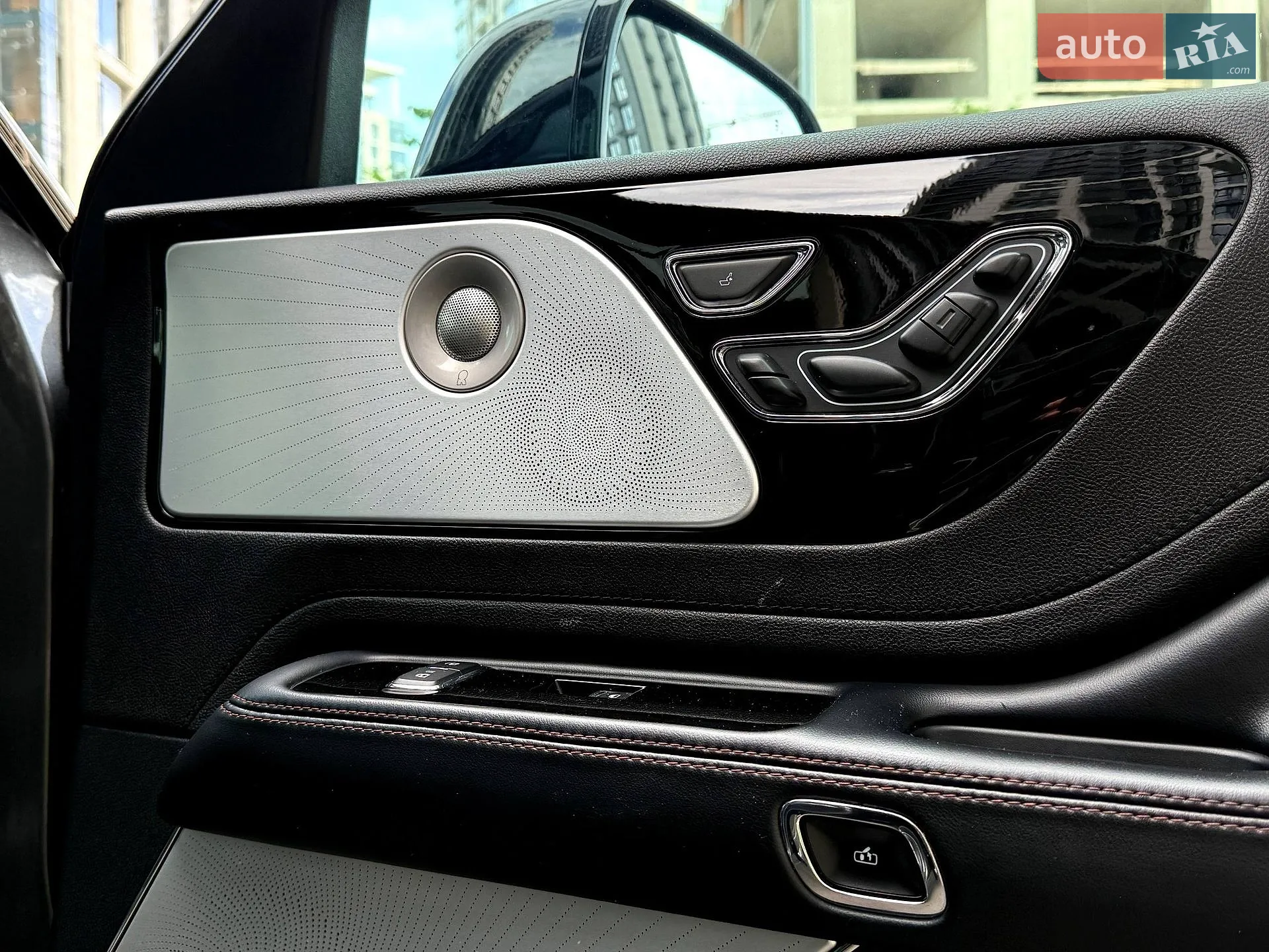 2019 Lincoln Aviator - мініатюра 37