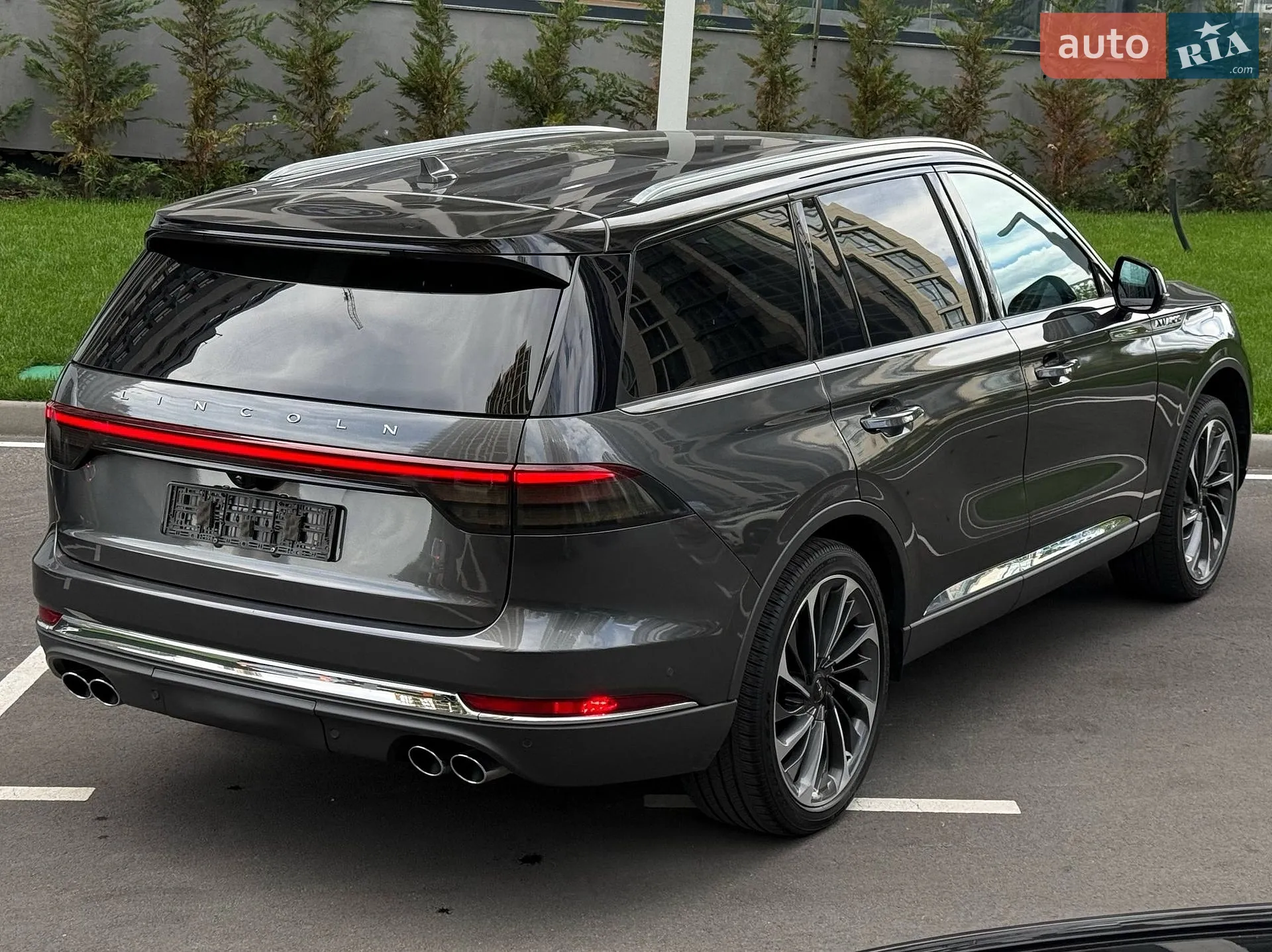 2019 Lincoln Aviator - мініатюра 3