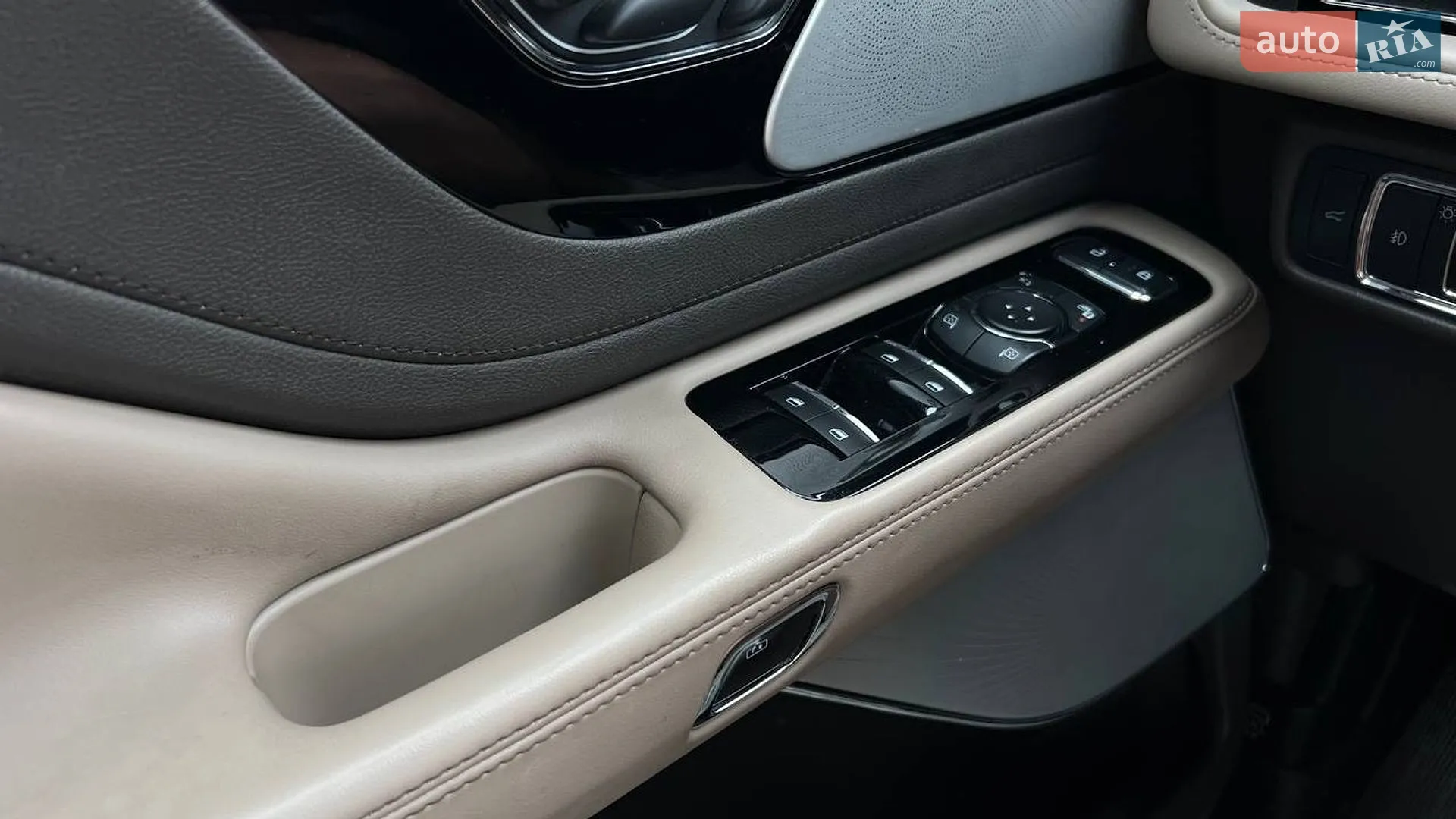 2021 Lincoln Aviator - мініатюра 18