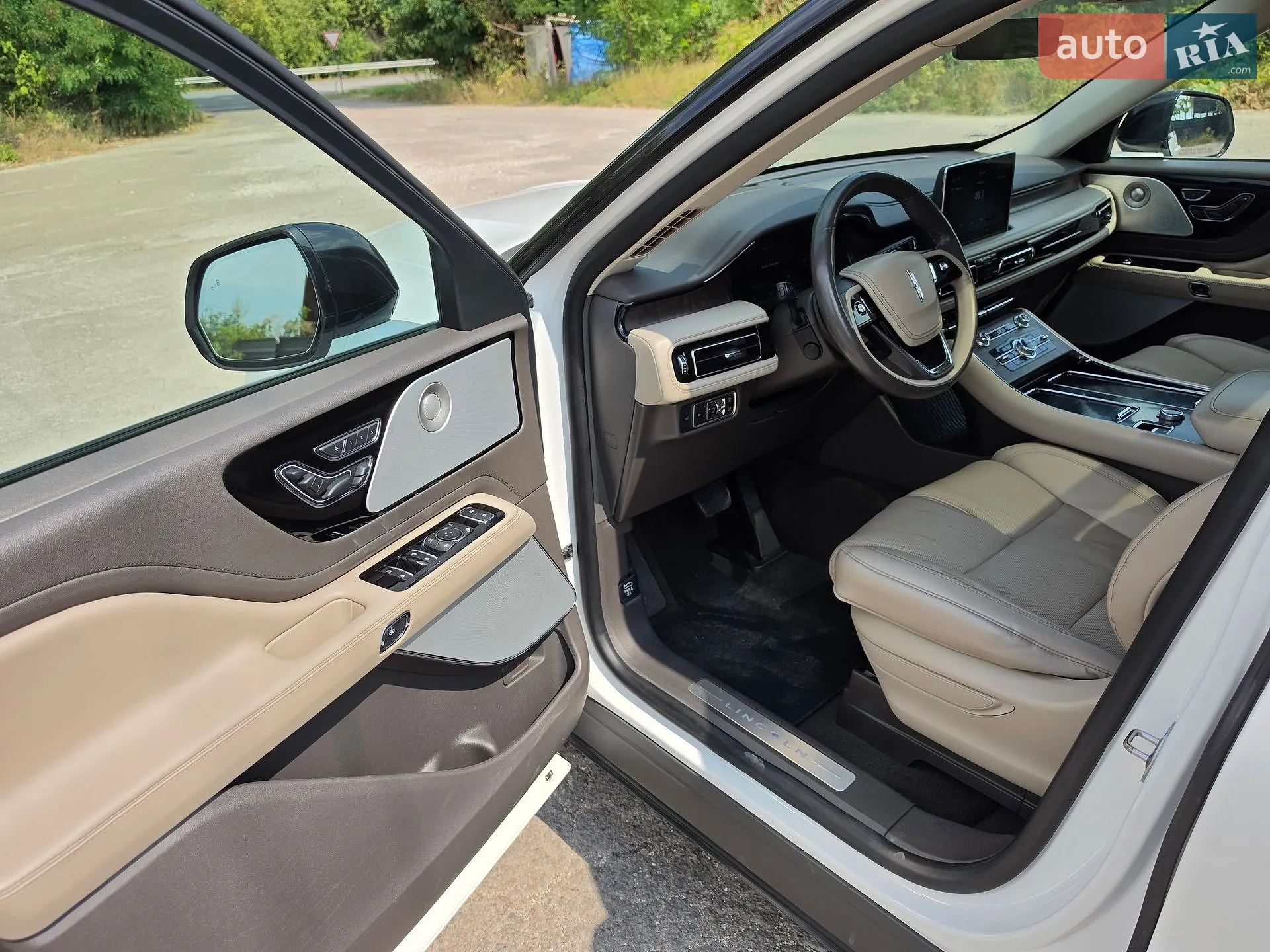 2021 Lincoln Aviator - мініатюра 18