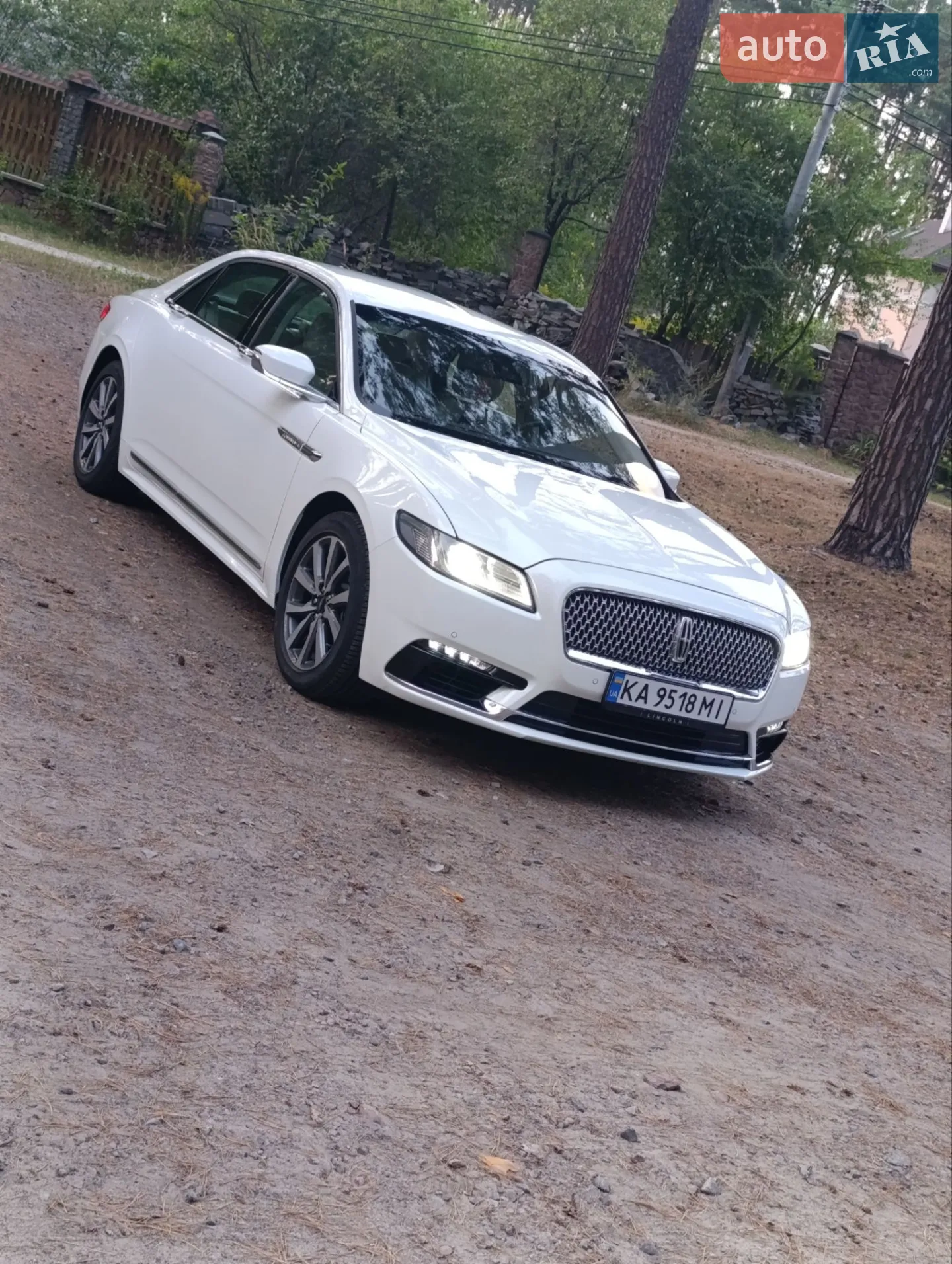 2019 Lincoln Continental - мініатюра 2