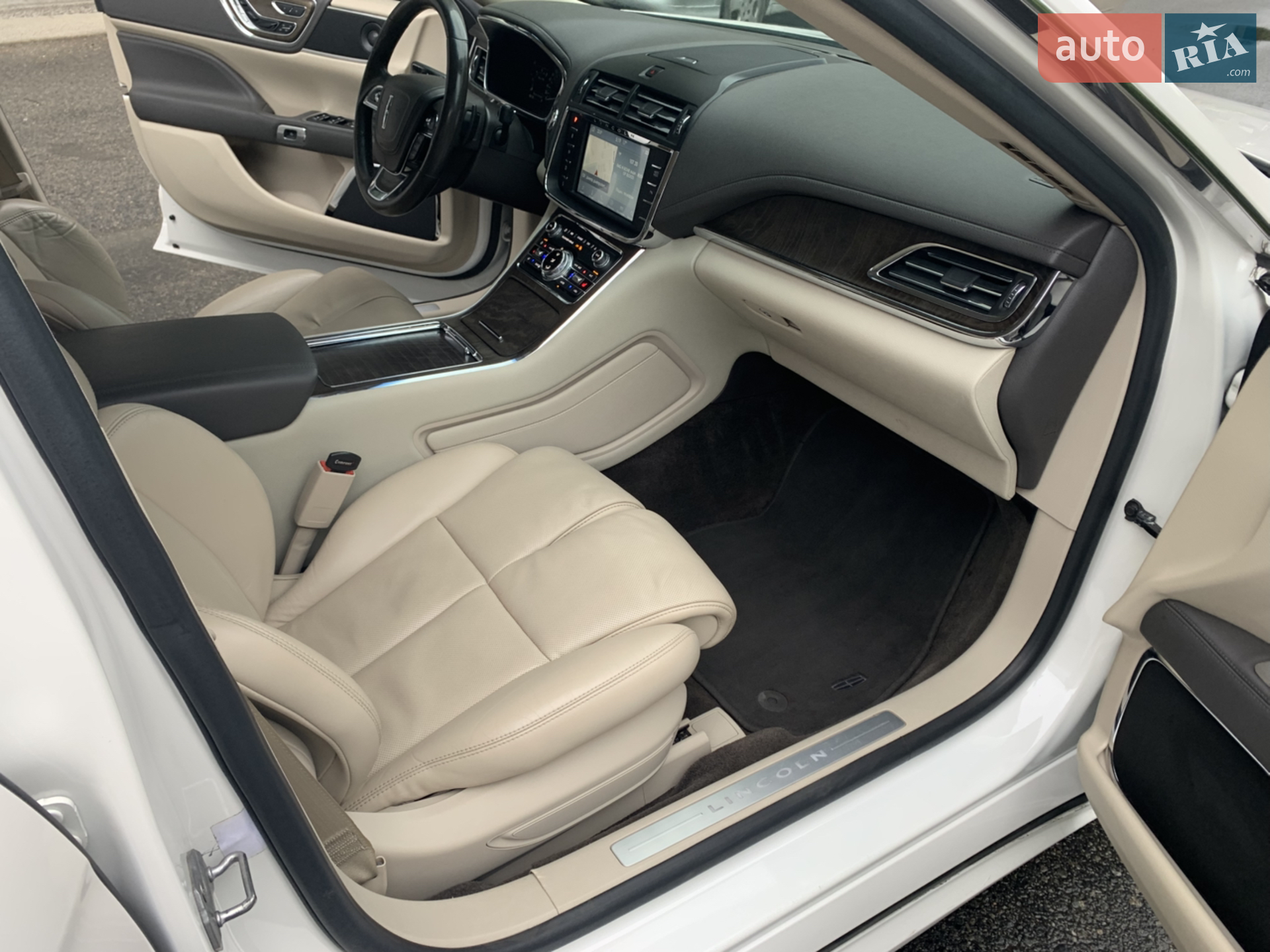 2017 Lincoln Continental - мініатюра 16
