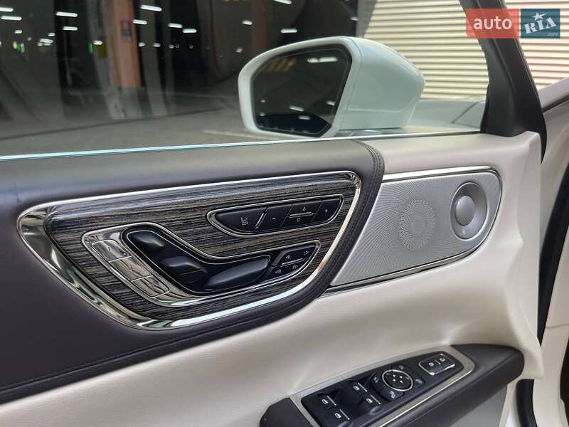 Седан Lincoln Continental 2018 в Києві