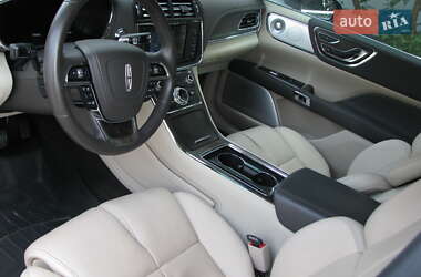 Седан Lincoln Continental 2016 в 