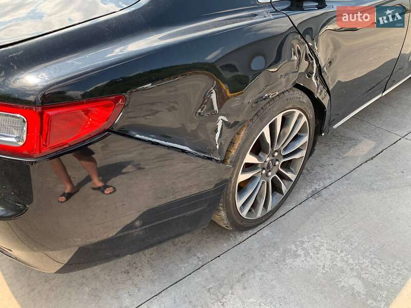 Седан Lincoln Continental 2018 в Львові