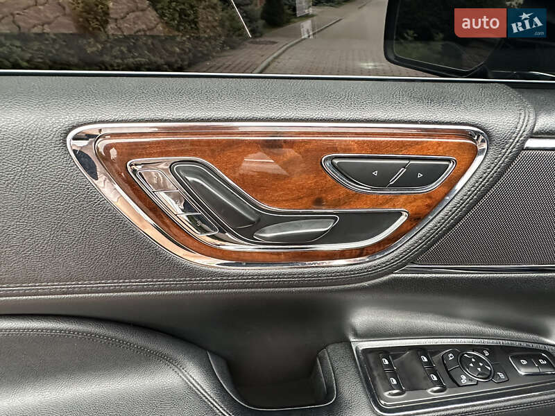 Седан Lincoln Continental 2016 в Чернівцях