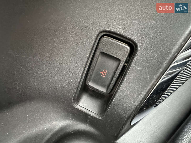 Седан Lincoln Continental 2016 в Чернівцях