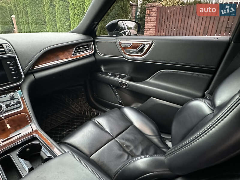 Седан Lincoln Continental 2016 в Чернівцях