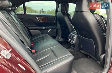 Седан Lincoln Continental 2016 в 