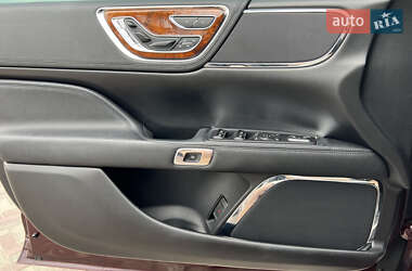 Седан Lincoln Continental 2016 в 