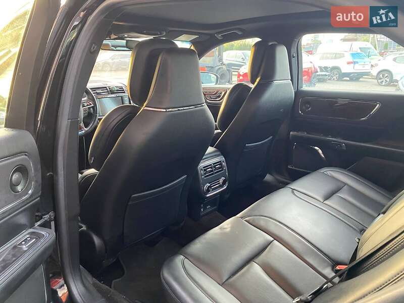 Седан Lincoln Continental 2017 в Львове