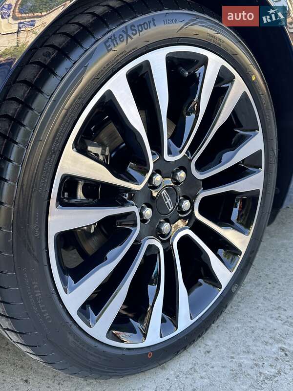 Седан Lincoln Continental 2018 в Дніпрі