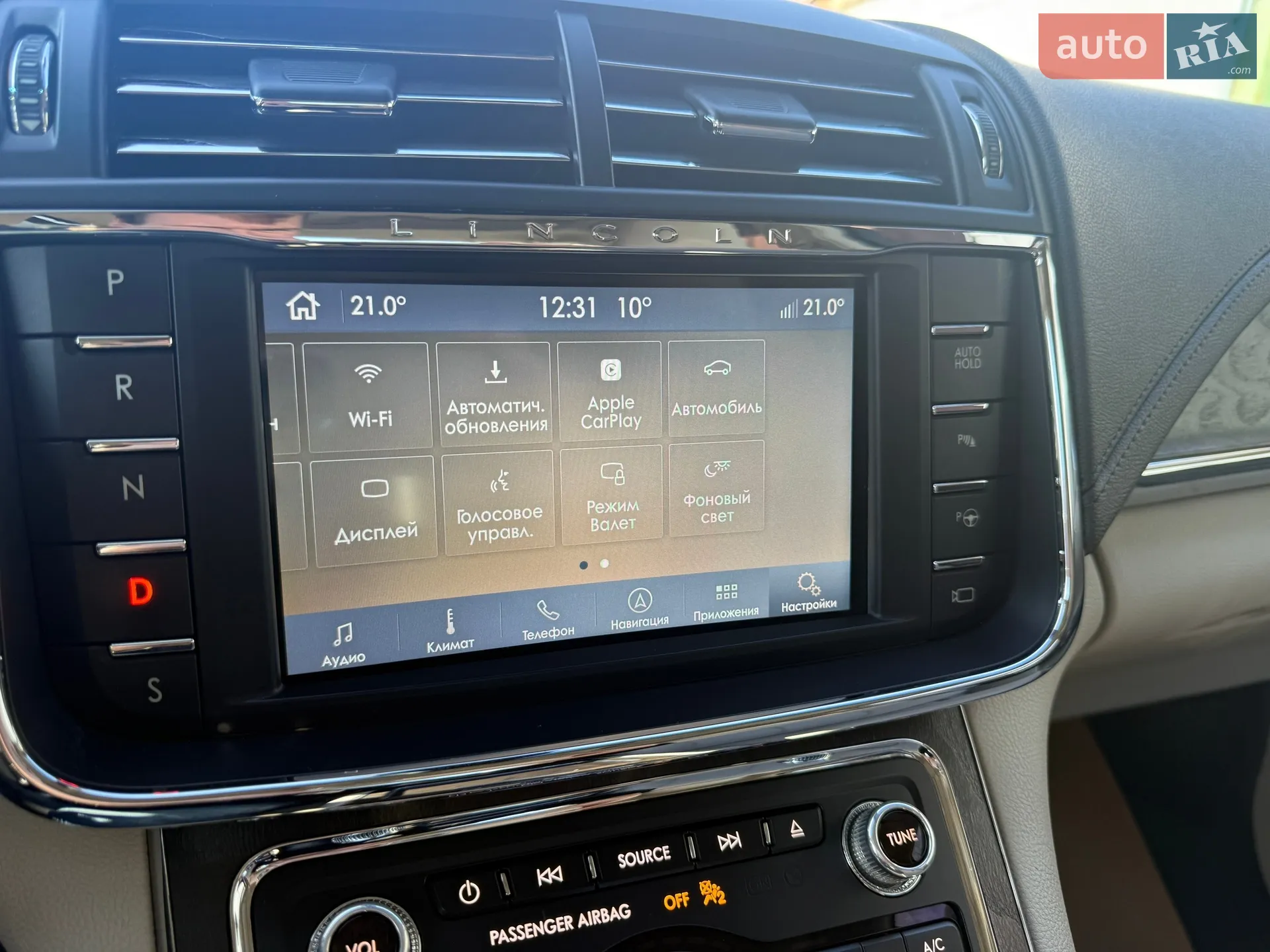 2016 Lincoln Continental - мініатюра 3