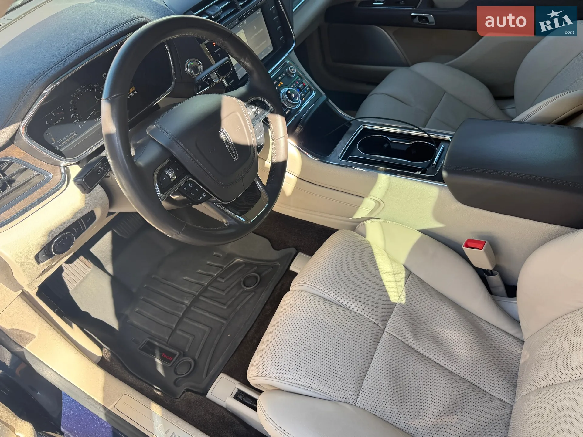 2016 Lincoln Continental - мініатюра 18