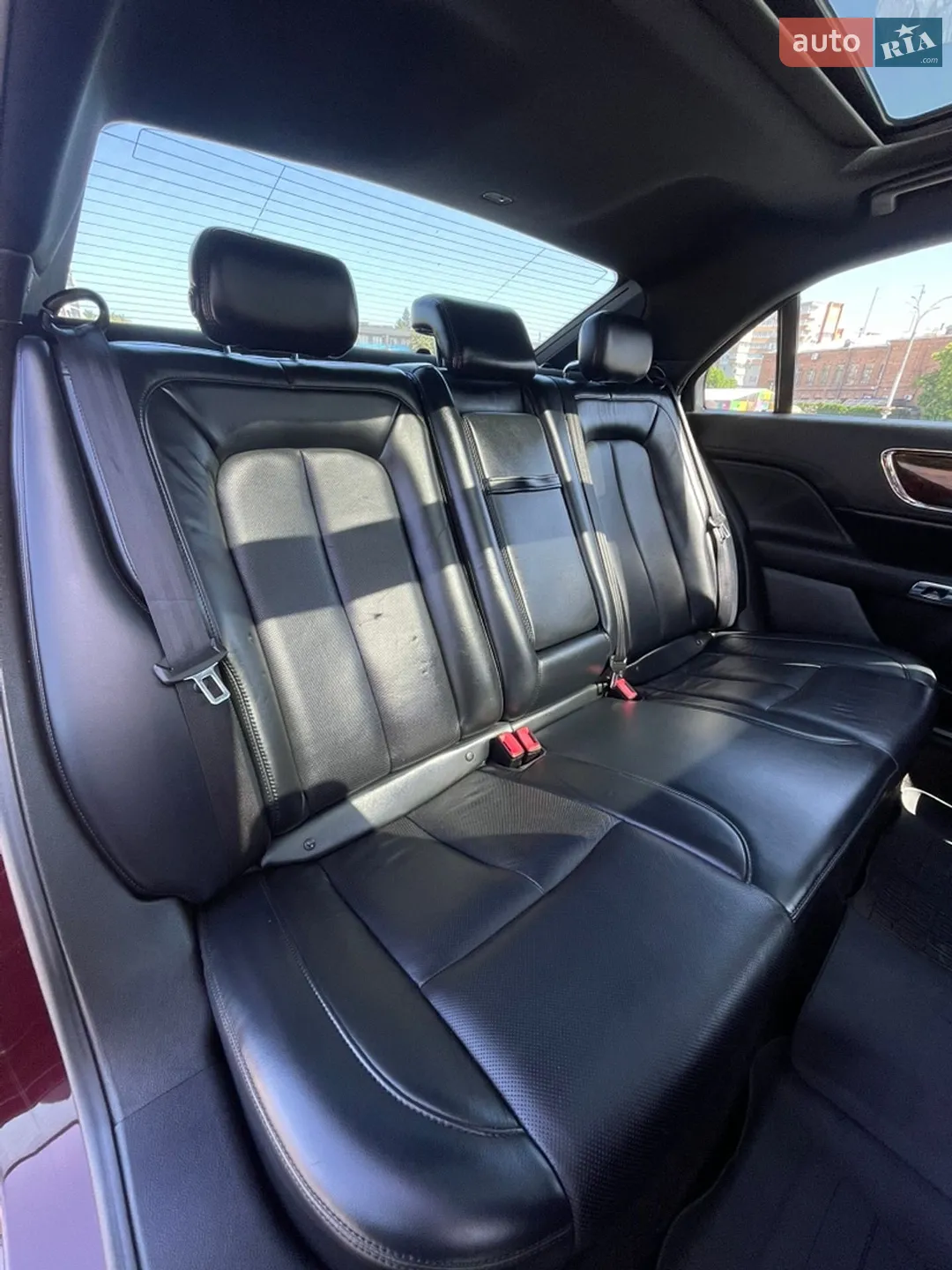 2017 Lincoln Continental - мініатюра 21