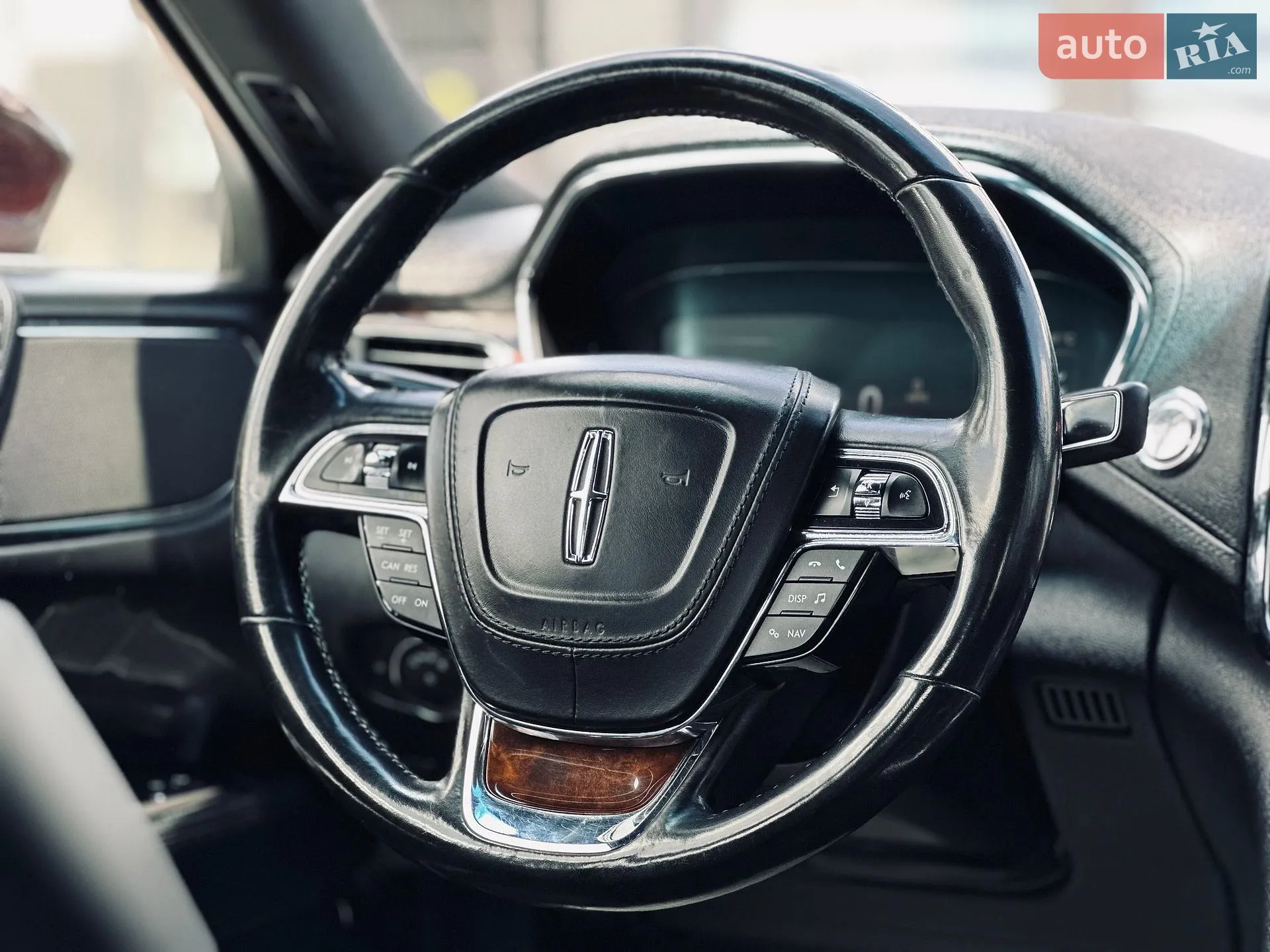 2017 Lincoln Continental - мініатюра 39