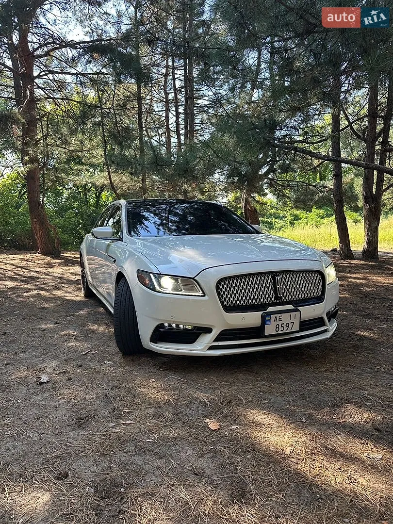 2019 Lincoln Continental - мініатюра 2