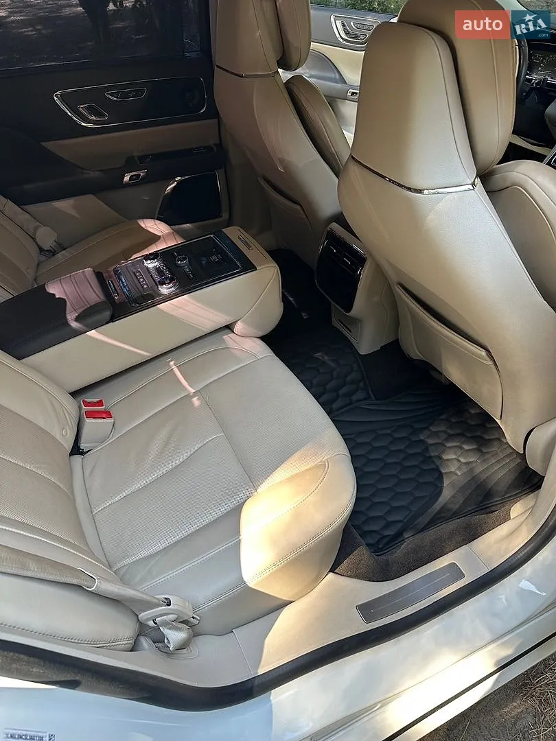 2019 Lincoln Continental - мініатюра 12