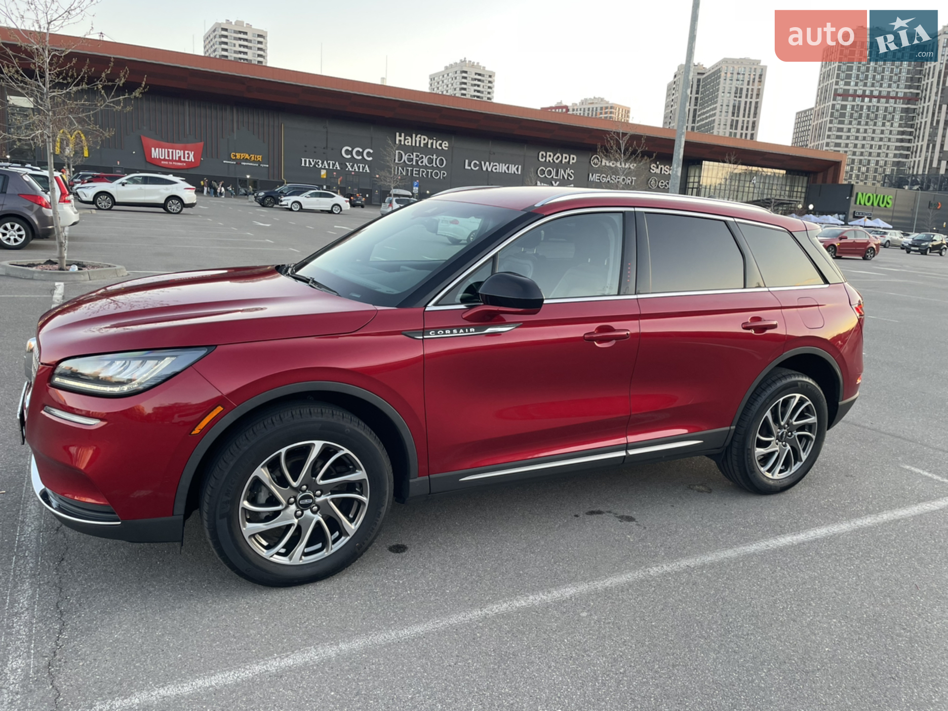 2021 Lincoln Corsair - мініатюра 2