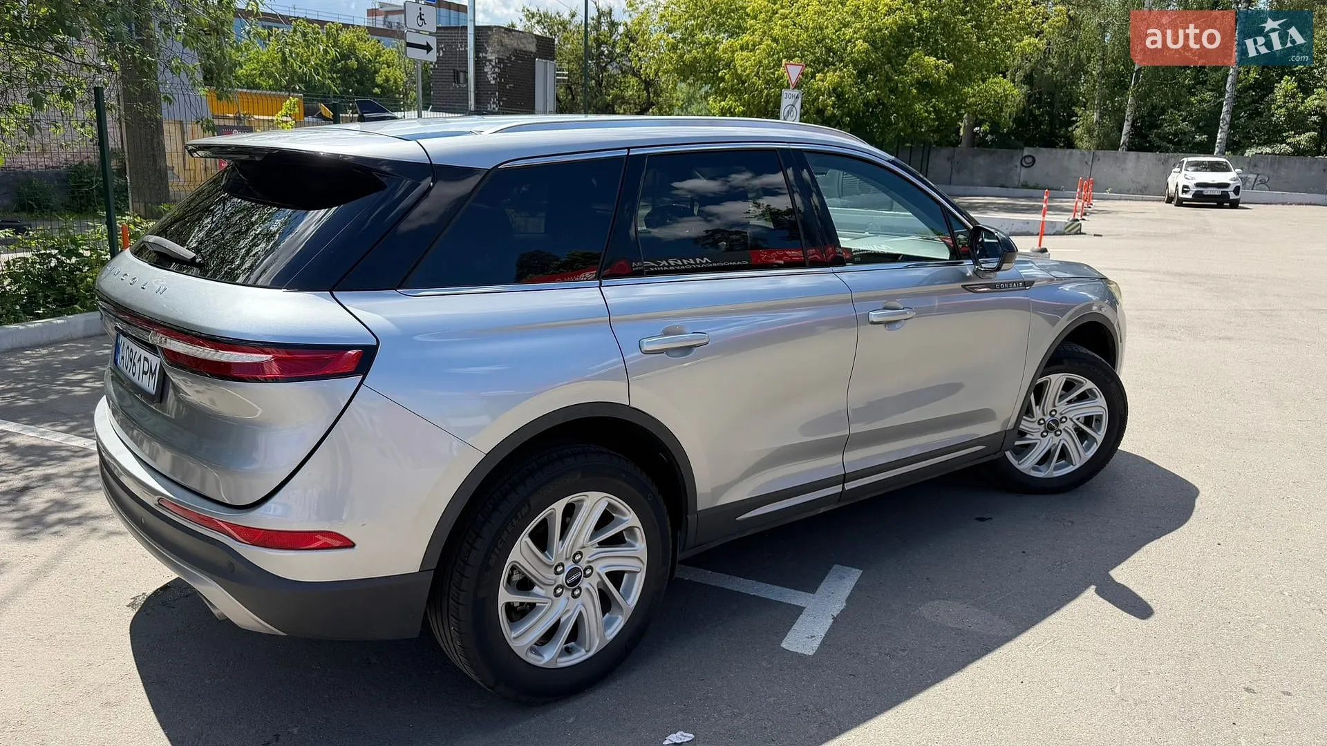 Lincoln Corsair 2022 VIN 5LMCJ1C90NUL12810 фото оголошення 4 з 27