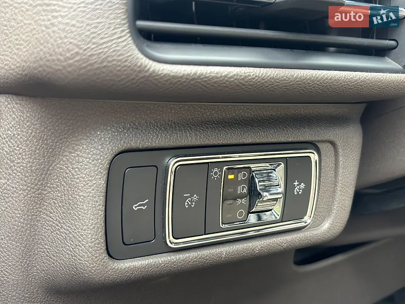 Lincoln Corsair 2019 VIN 5LMCJ1D94LUL07105 фото оголошення 36 з 91