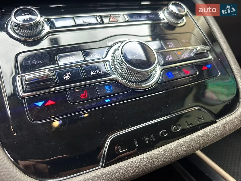 Lincoln Corsair 2019 VIN 5LMCJ1D94LUL07105 фото оголошення 45 з 91