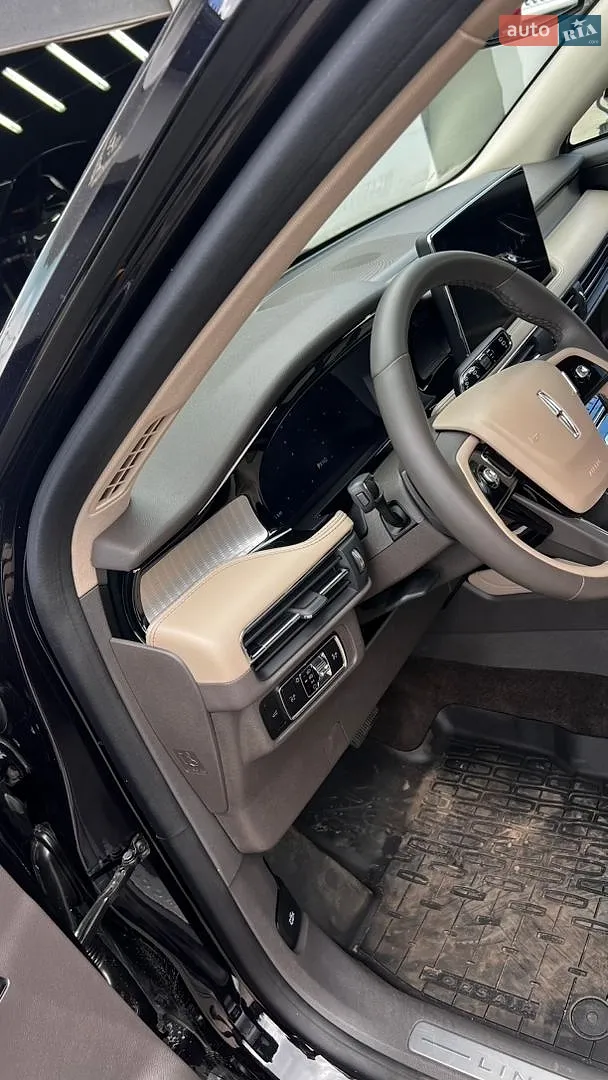 2023 Lincoln Corsair - мініатюра 8