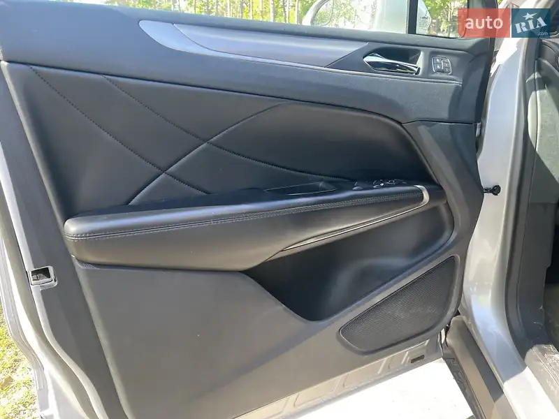 Lincoln MKC 2017 VIN 5LMCJ1C98HUL47194 фото оголошення 14 з 46