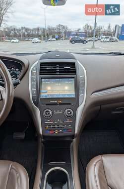 Внедорожник / Кроссовер Lincoln MKC 2016 в 