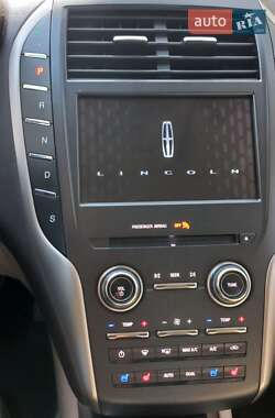 Внедорожник / Кроссовер Lincoln MKC 2018 в 