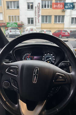 Позашляховик / Кросовер Lincoln MKC 2014 в 