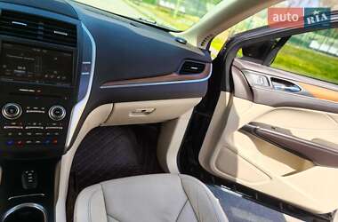 Позашляховик / Кросовер Lincoln MKC 2014 в 
