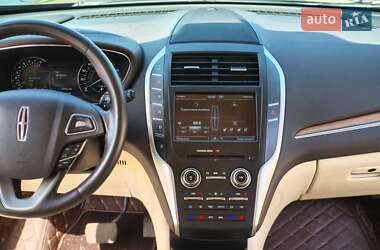 Позашляховик / Кросовер Lincoln MKC 2014 в 
