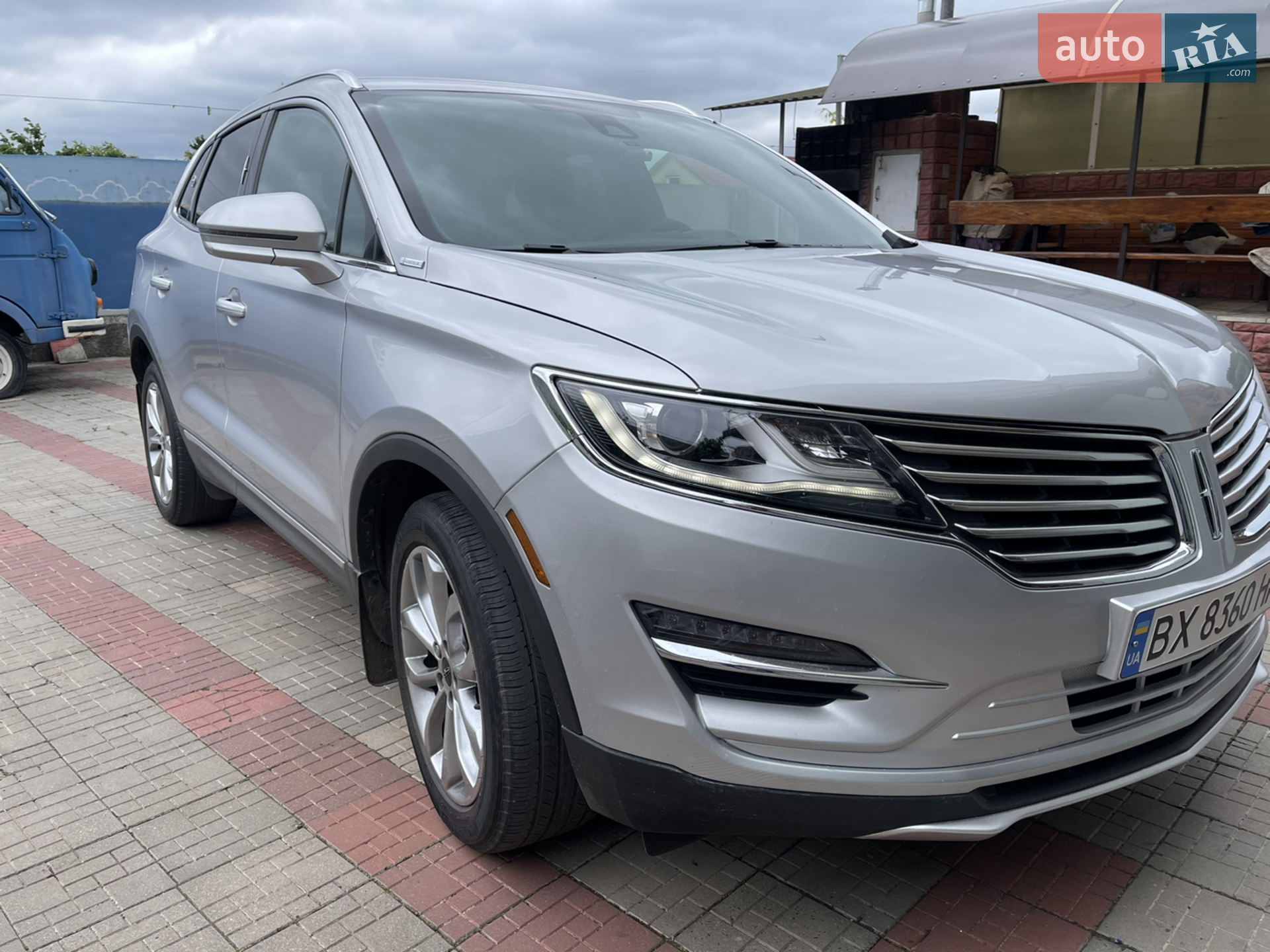 Lincoln MKC 2017 VIN 5LMCJ2D96HUL45948 фото оголошення 3 з 61