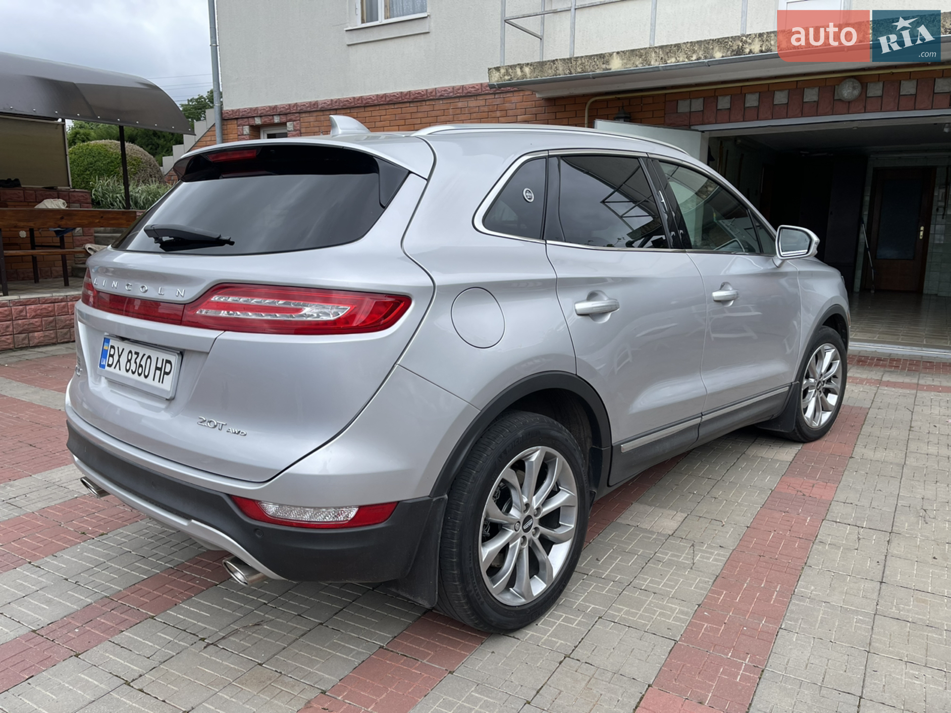 Lincoln MKC 2017 VIN 5LMCJ2D96HUL45948 фото оголошення 5 з 61