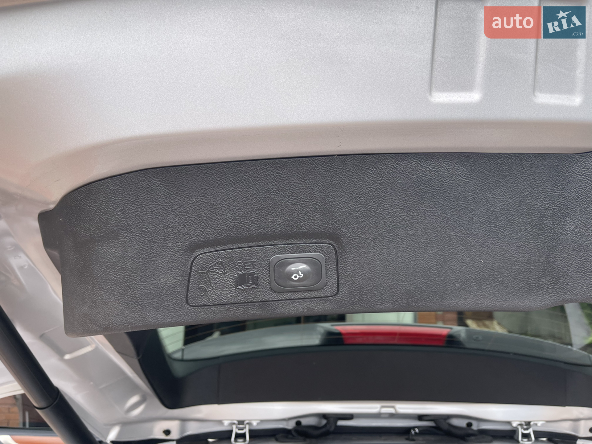 Lincoln MKC 2017 VIN 5LMCJ2D96HUL45948 фото оголошення 26 з 61