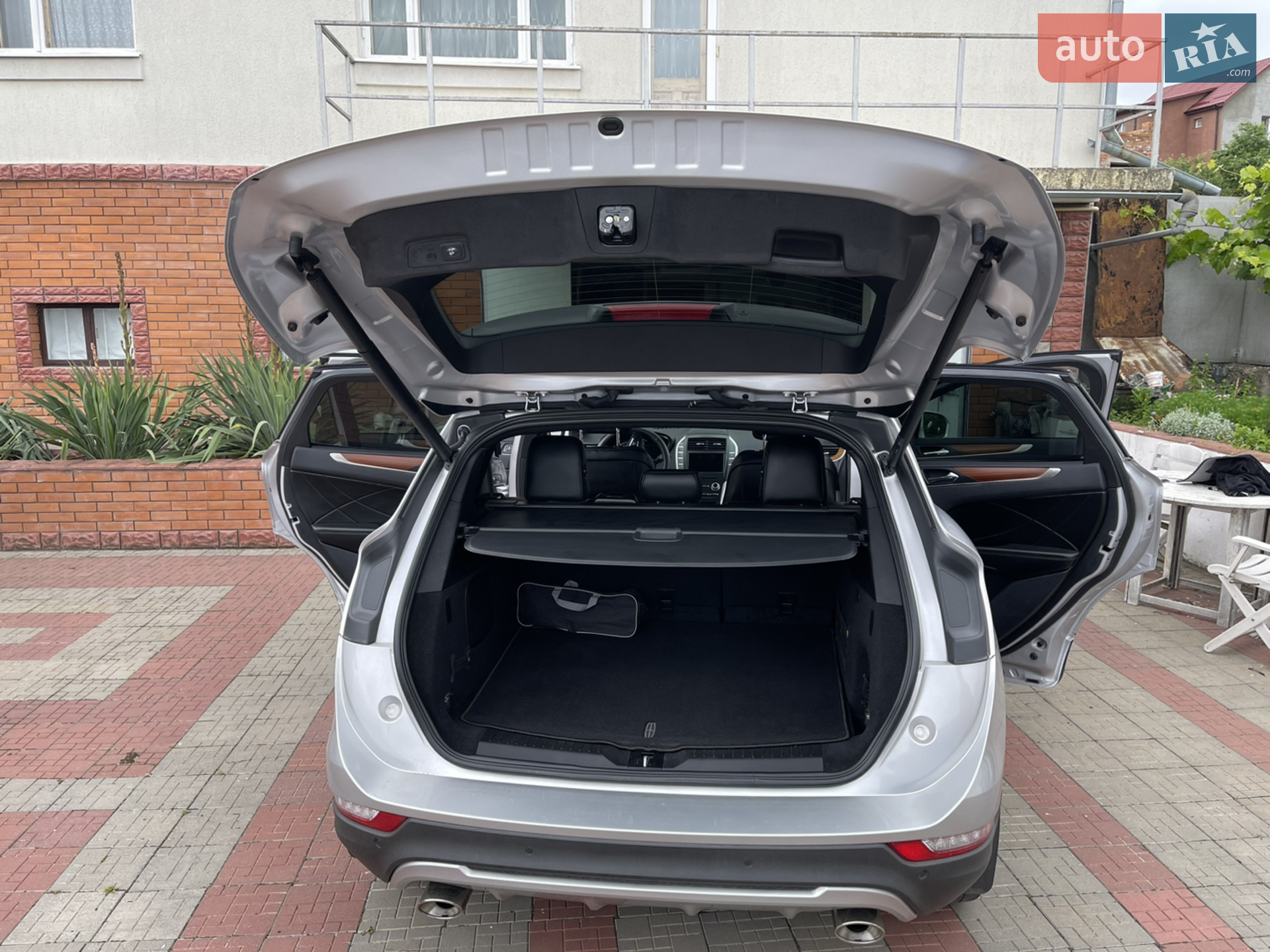 Lincoln MKC 2017 VIN 5LMCJ2D96HUL45948 фото оголошення 32 з 61
