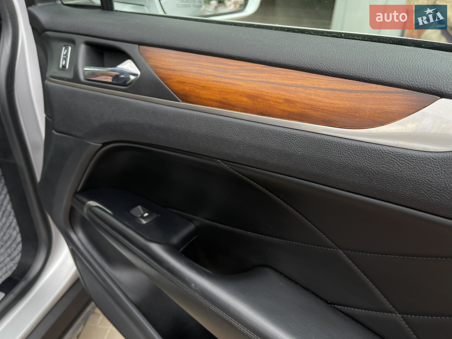 Lincoln MKC 2017 VIN 5LMCJ2D96HUL45948 фото оголошення 54 з 61