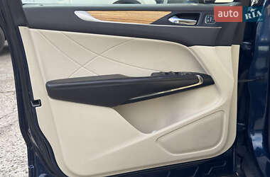 Позашляховик / Кросовер Lincoln MKC 2015 в 
