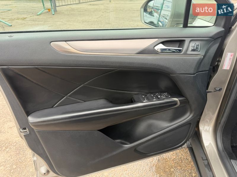 Позашляховик / Кросовер Lincoln MKC 2017 в Києві фото 16 Позашляховик / Кросовер Lincoln MKC 2017 в Києві