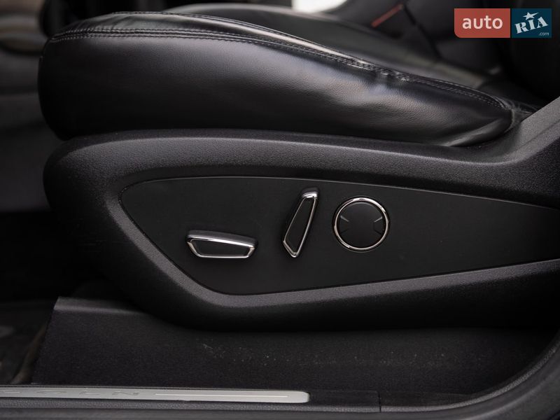 Седан Lincoln MKS 2014 в Дніпрі