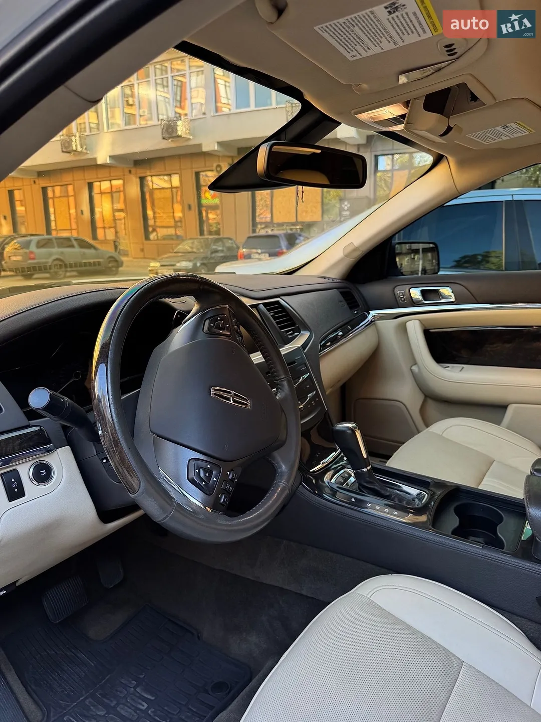 2014 Lincoln MKS - мініатюра 3