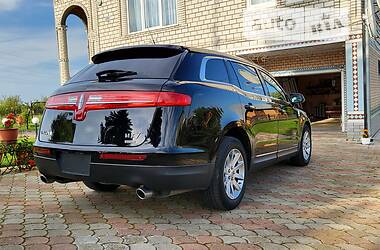 Минивэн Lincoln MKT 2016 в 